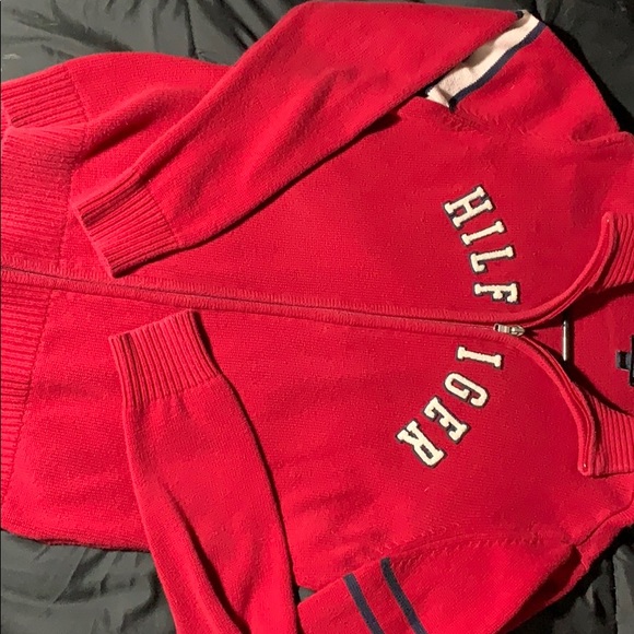 This didn’t get sold. COPY - Tommy Hilfiger sweater - Picture 2 of 3